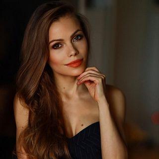 Maryna Aksenov  Piano Player  Composer  Travel & Lifestyle photo