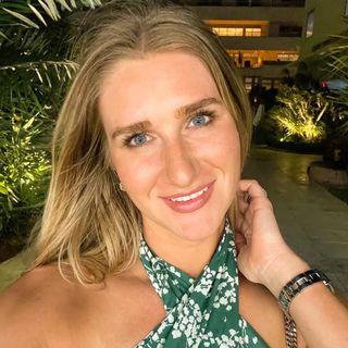 Techie Dani 👩🏼‍💻 photo